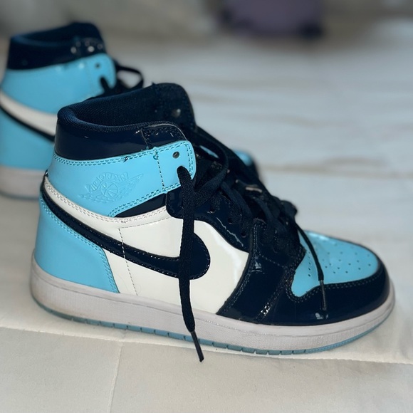 Jordan 1 Retro High UNC Patent - Picture 2 of 4